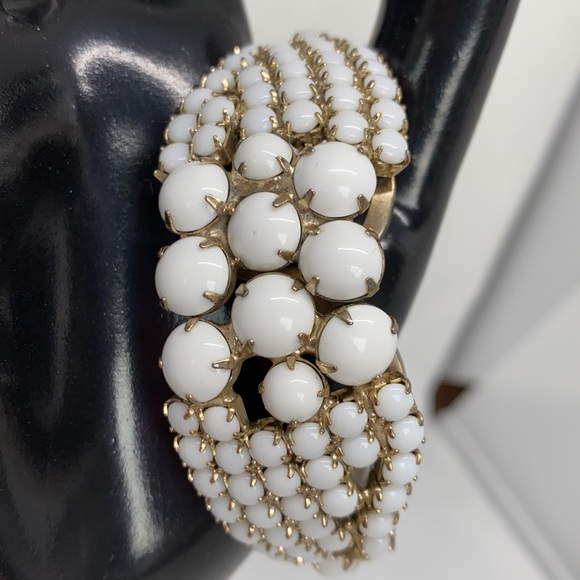 Vintage 1960’s milk glass clamper bracelet - Picture 2 of 11